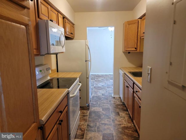 810 Charlotte Way #303, Enola