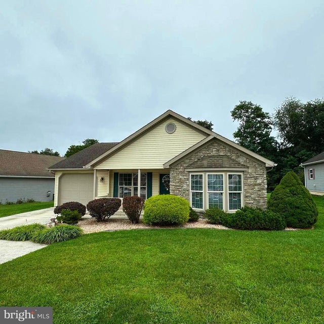 84 Lantern Ln, Shippensburg