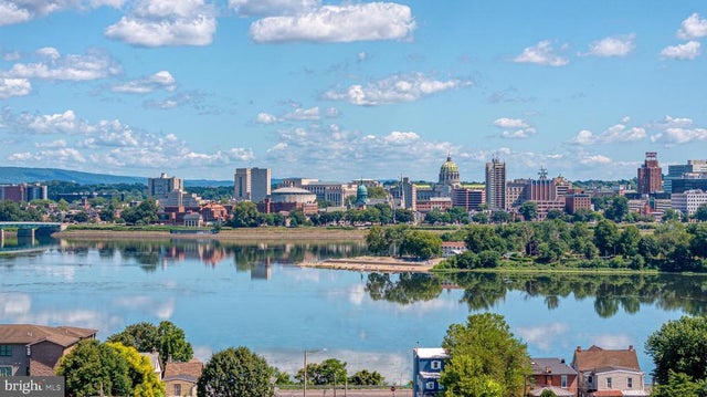 555 Bridgeview Dr, Lemoyne