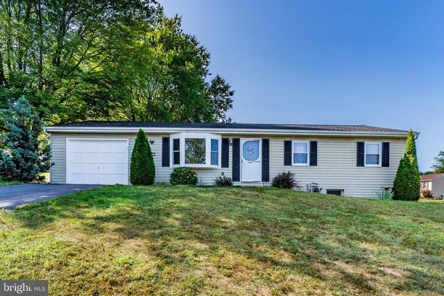 12 Pine Tree Dr, Mechanicsburg