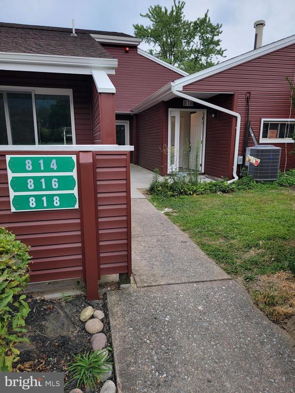 818 Charlotte Way, Enola