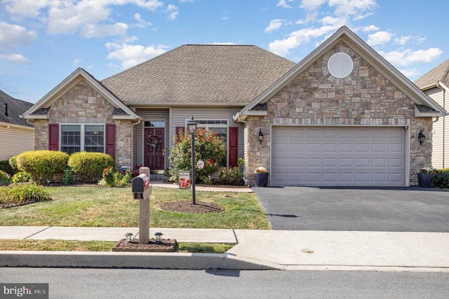 917 Macoun Dr, Mechanicsburg