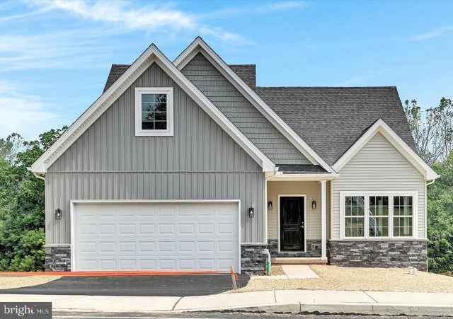 8 Lantern Ct, Carlisle