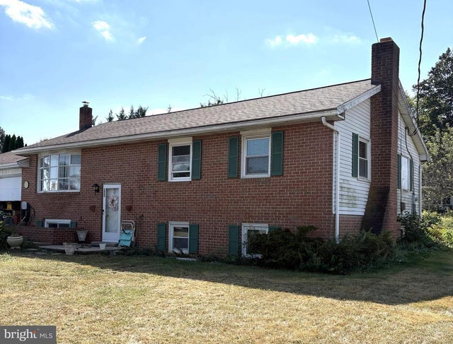 560 Boxwood Lane, Carlisle