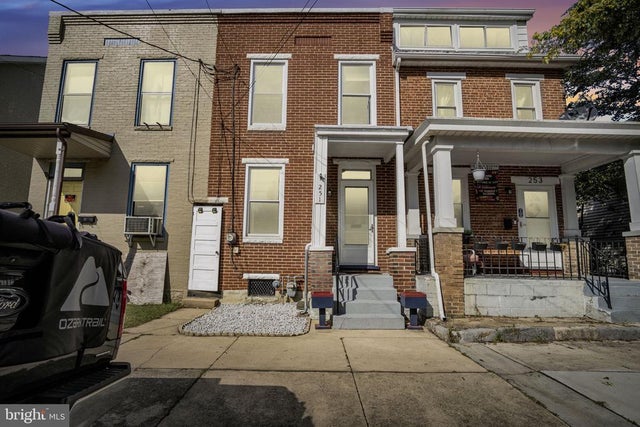 251 E Louther St, Carlisle