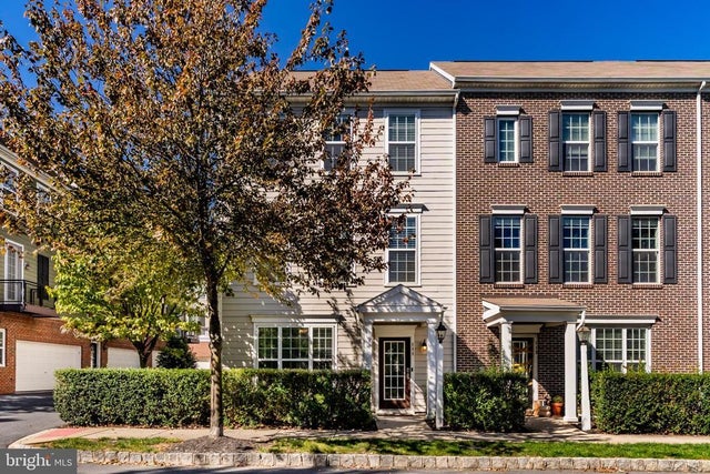 111 Summer Ln, Mechanicsburg