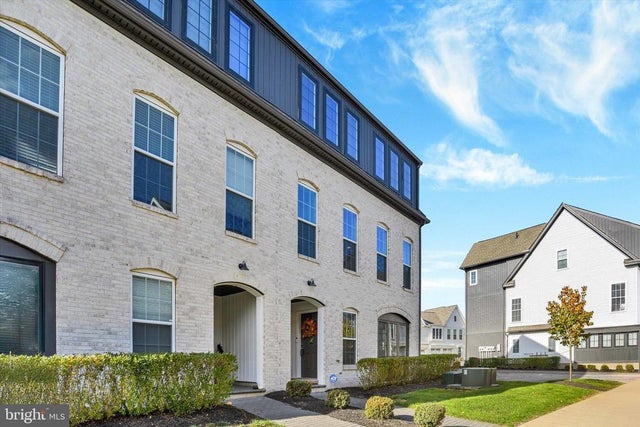 3143 Grove Ct, Mechanicsburg