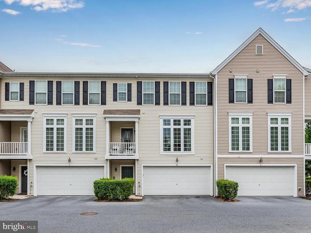 3025 Meridian Commons #b, MECHANICSBURG