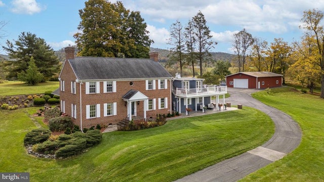 261 Old Fort Road, Spring Mills