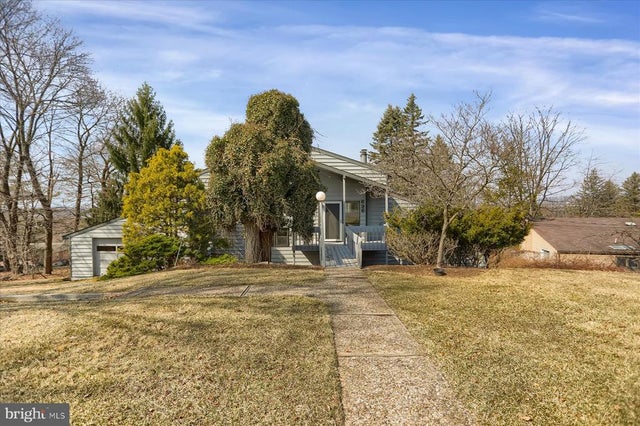 696 Wayne St, Lemont