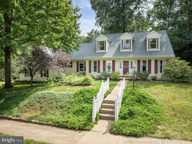 656 Severn Dr, State College