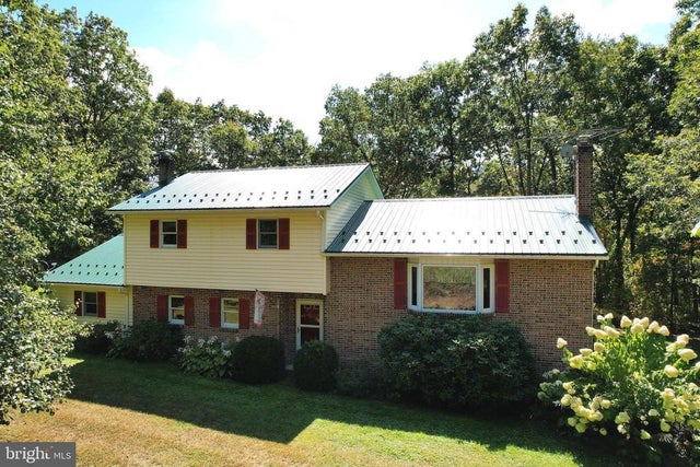 342 Green Grove Rd, Spring Mills