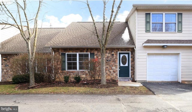 210 Amblewood Way, State College