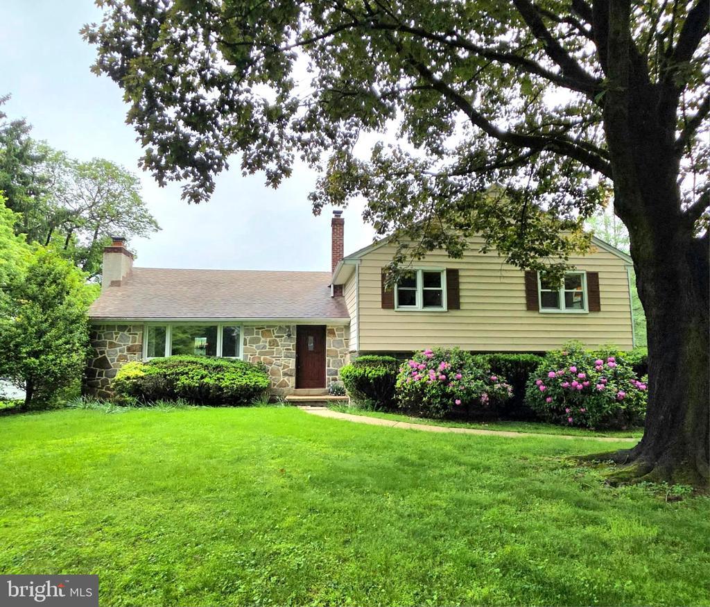 1261 Buck Ln, WEST CHESTER