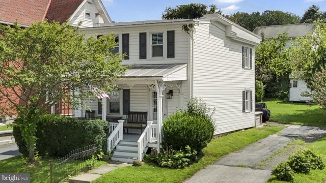 19 W Main St, Elverson