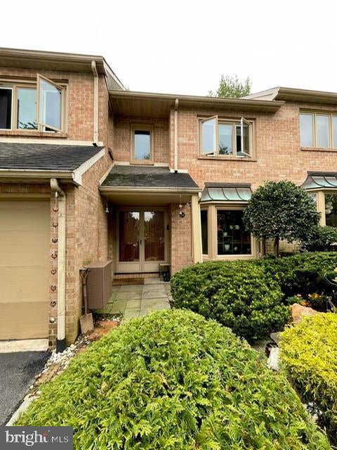 101 Amity Dr, Chesterbrook