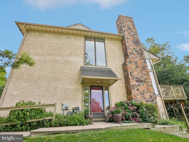 390 Lynetree Dr #8-d, West Chester