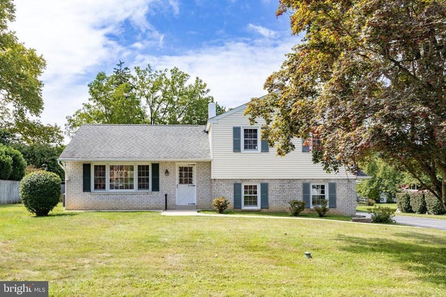400 Falcon Ln, West Chester