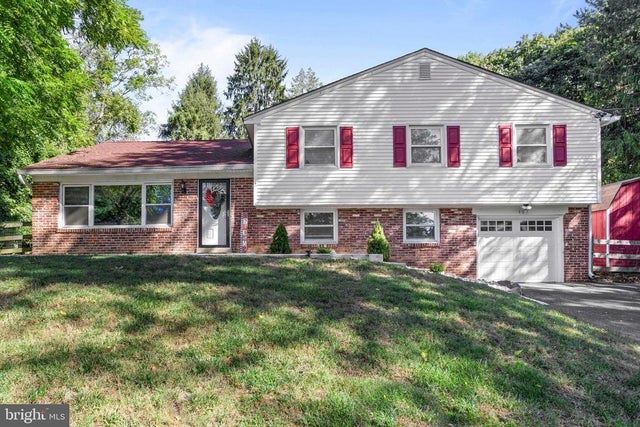 407 Leslie Ln, West Chester