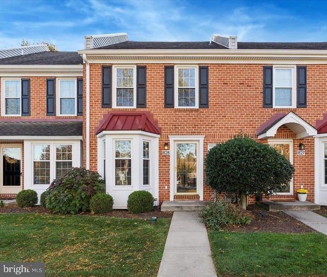 828 Durant Ct, West Chester