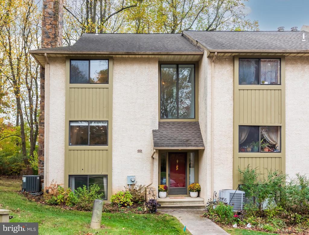 431 Lynetree Dr, WEST CHESTER