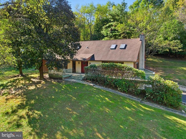 2 Carriage Ln, Chester Springs