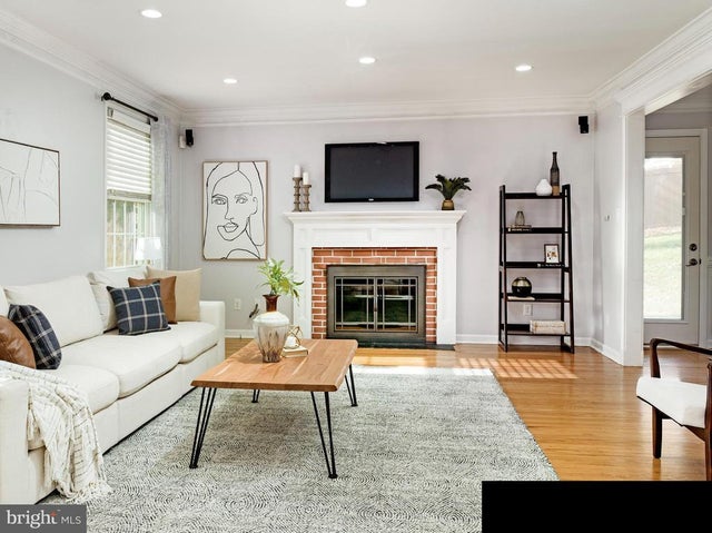 481 Red Coat Ln, Wayne