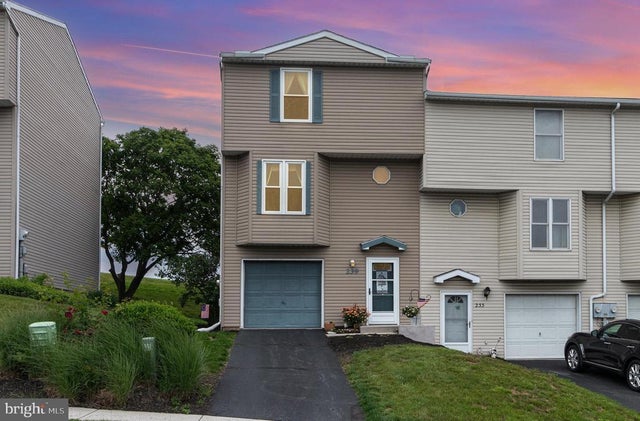 239 Chartwood Dr, Harrisburg