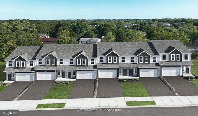 7857 Oak Brook Dr, Harrisburg