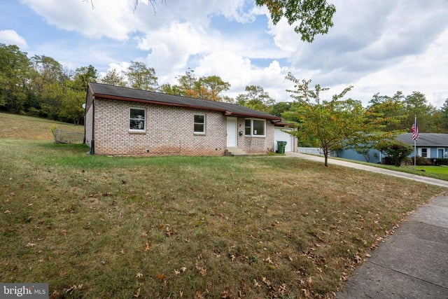 3748 Tudor Dr, Harrisburg