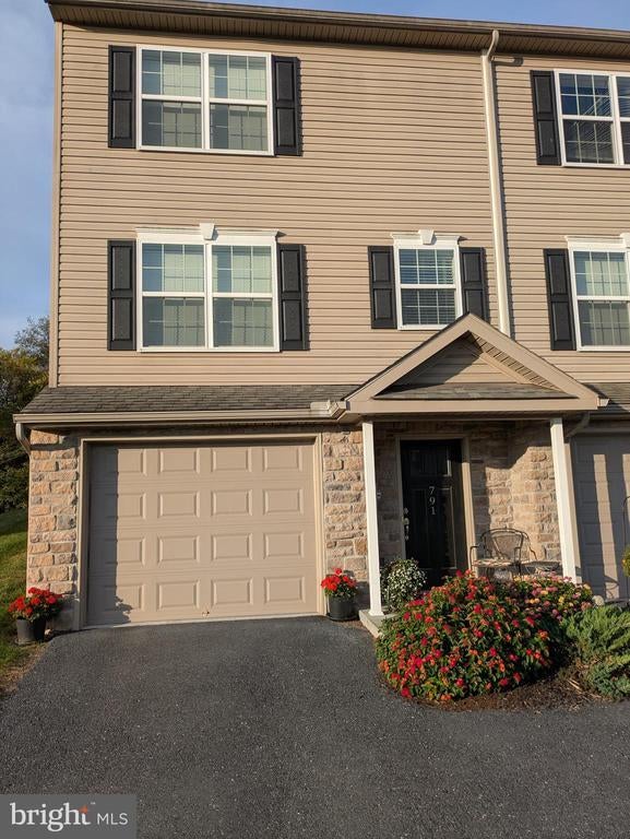 791 Gregs Dr, Harrisburg