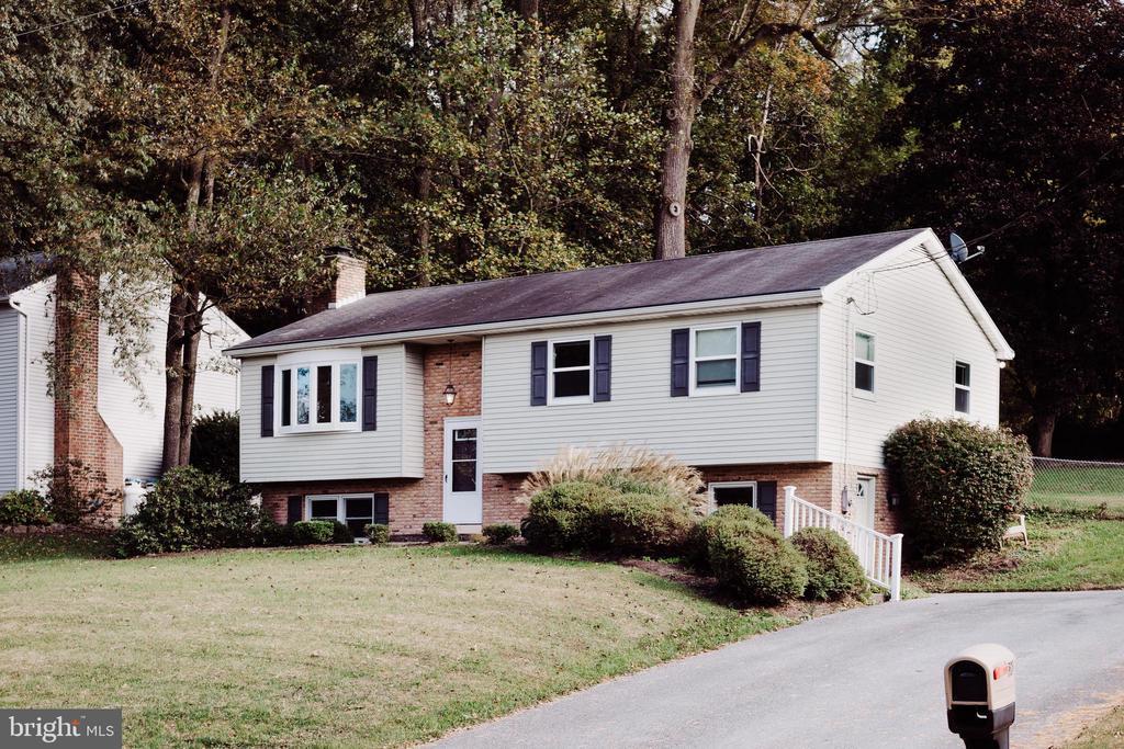 1382 Fox Glenn Dr, HUMMELSTOWN