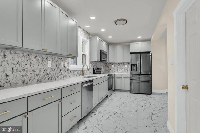 132 E Arch St, Elizabethville