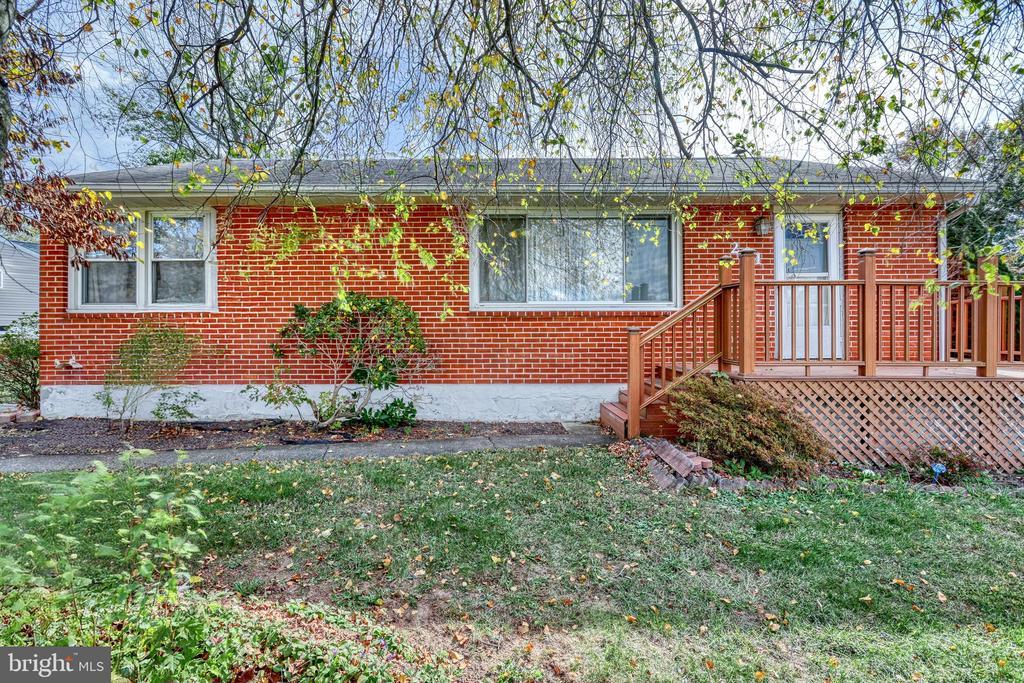 231 Denison Dr, DAUPHIN