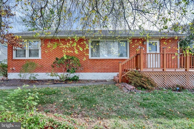 231 Denison Dr, Dauphin