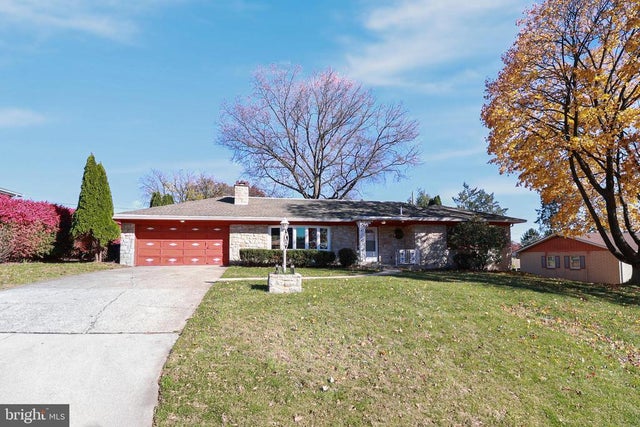 661 Colleen Dr, Harrisburg