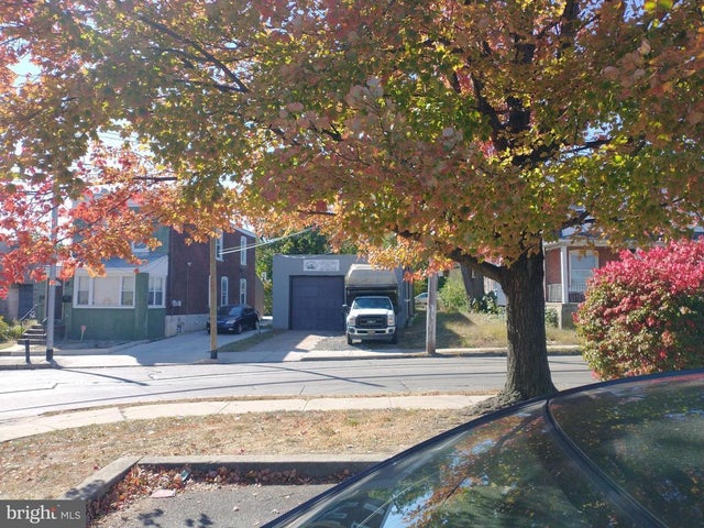 908 Cedar Ave, Darby