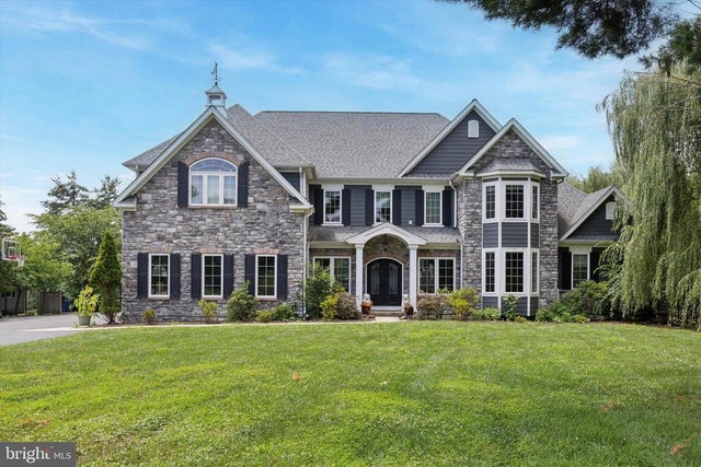 35 W Pine Tree Dr, Broomall