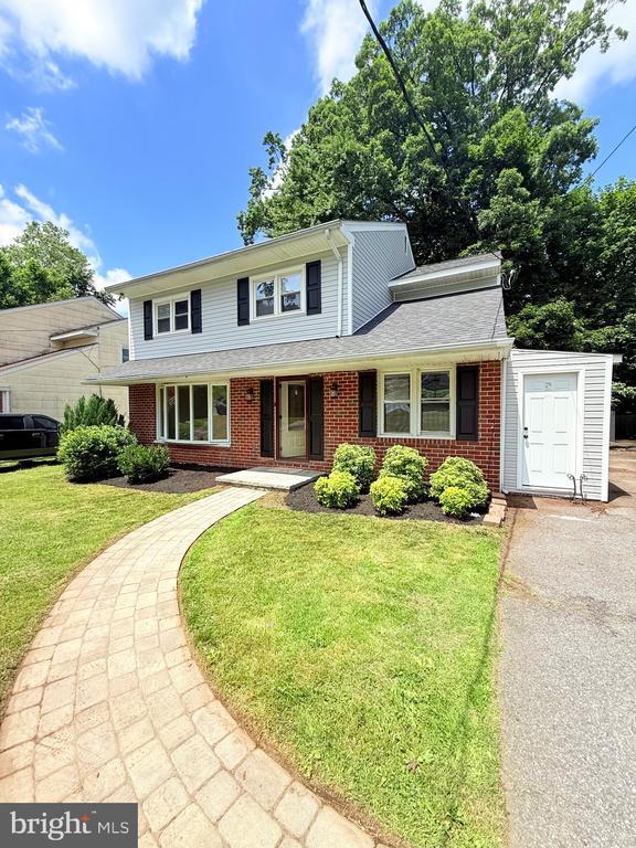 220 Glendale Rd, Havertown