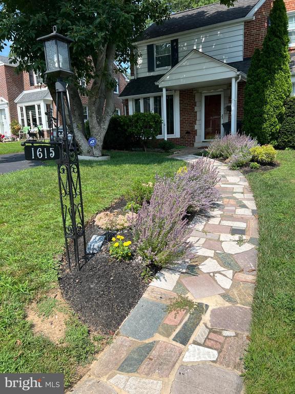 1615 Earlington Rd, Havertown