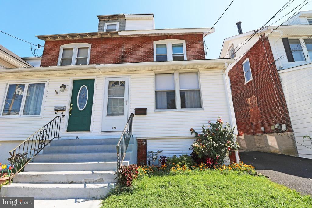 370 Amosland Rd, HOLMES