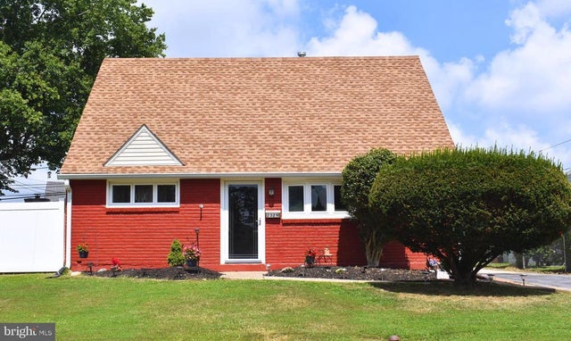 2329 Armstrong Ave, Holmes