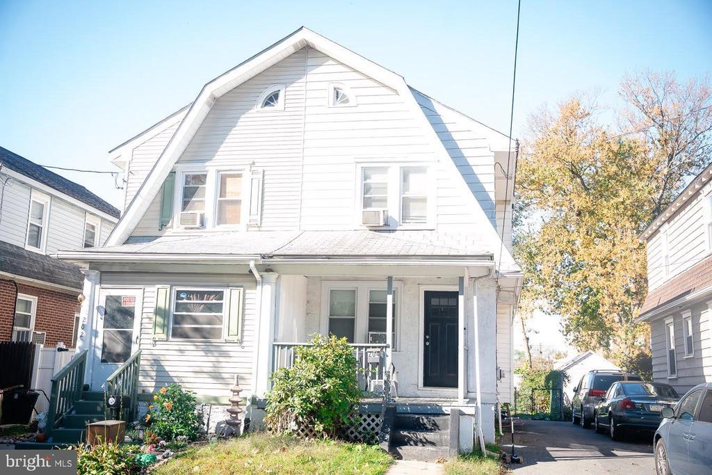 204 E Avon Rd, BROOKHAVEN