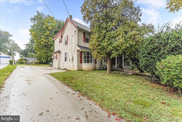 46 E Knowles Ave, Glenolden