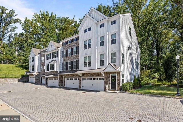 101 Eastwing Aly, Media