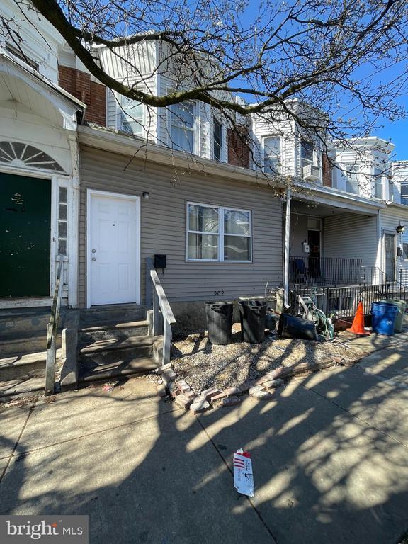 902 Maple Ter, Darby