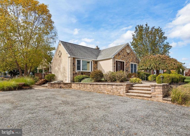 16 N Manor Rd, Broomall