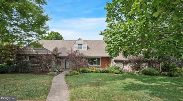 2221 Hillcrest Rd, Drexel Hill