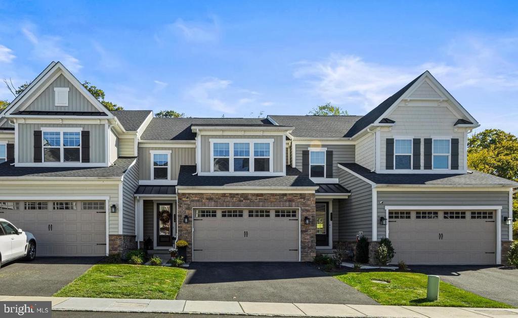 329 W Ponds Edge Dr, MEDIA