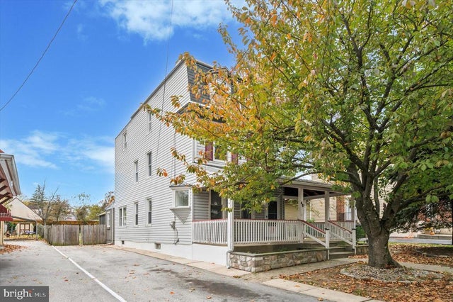 40 E Knowles Ave, Glenolden